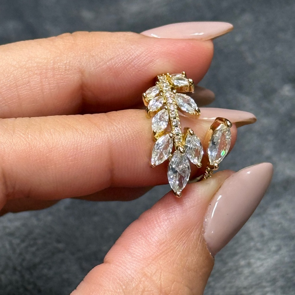 Elegant Gold Leaf Design Earrings